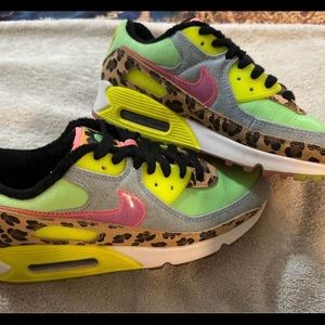 Nike Air Max 90 LX Illusion Green Size 9.5. Perfect Condition. Only worn once.